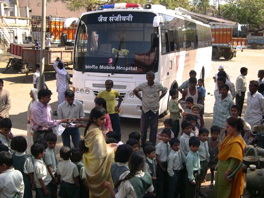 Sozialprojekte der BioRe-Stiftung in Indien: Gesundheitsversorgung auf vier Rädern
