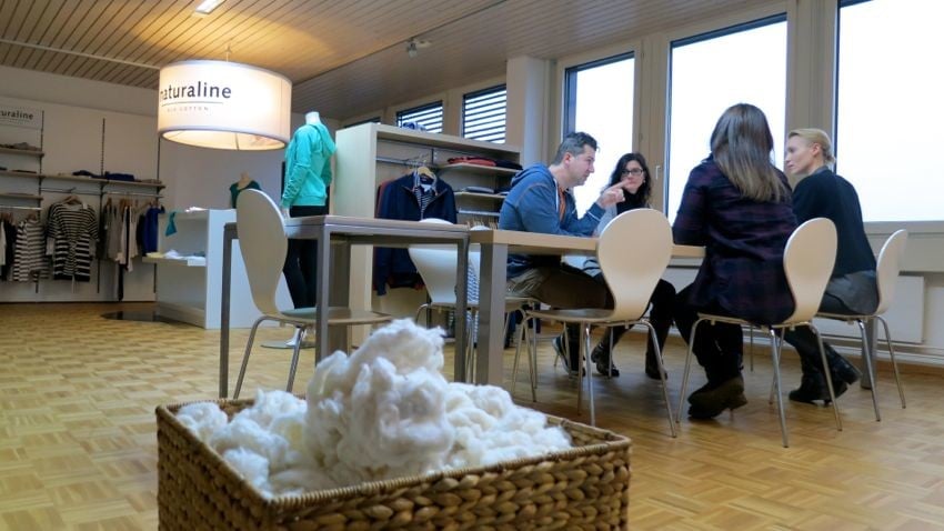 Sitzungszimmer bei der Remei in Rotkreuz: Baumwolle roh und konfektioniert