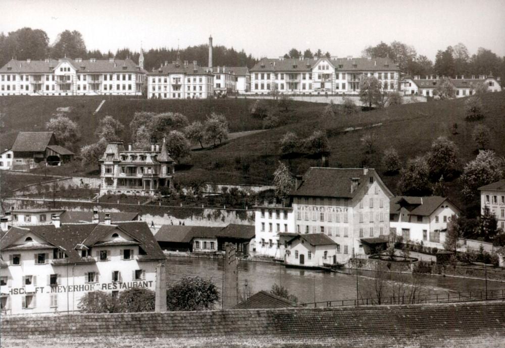 Das 1902 eröffnete Kantonsspital im St. Karli-Quartier. (Aus «Luzern in alten Ansichten» © Weltbild Verlag, Olten / © Foto: Stadtarchiv Luzern)