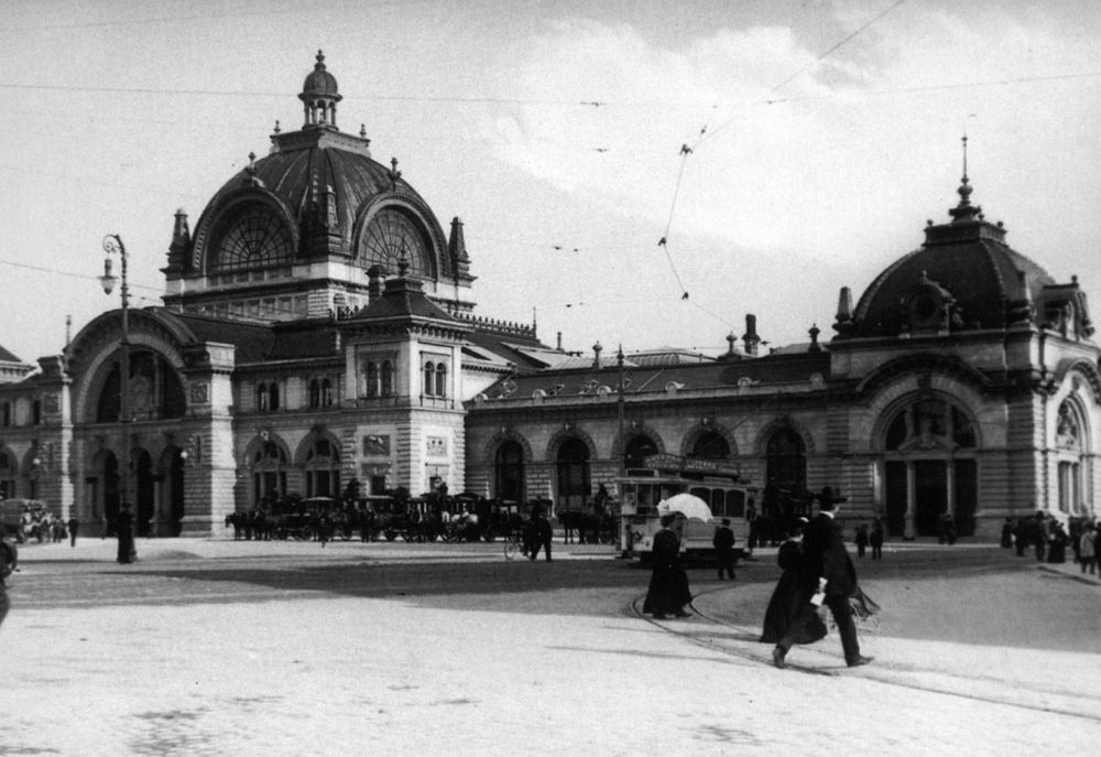 Der Luzerner Bahnhof im Jahre 1920. (Aus «Luzern in alten Ansichten» © Weltbild Verlag, Olten / © Foto: Stadtarchiv Luzern)
