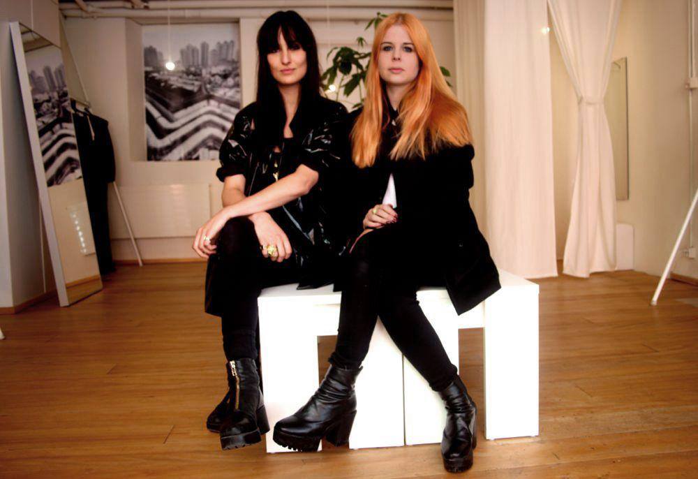 Loredana Steiger und Désirée Gabriel haben das Mode-Label «velvet novel» in Luzern gegründet