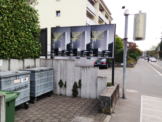 Mit dem Mailänder Nachkriegsbau wird in den Strassen von Luzern für den Besuch der Ausstellung und für eine Fahrt nach Mailand geworben.