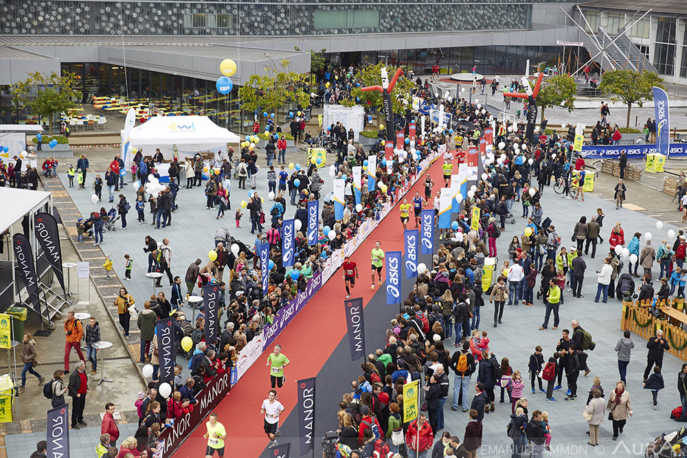Zieleinlauf Swiss City Marathon Lucerne im Verkehrshaus 