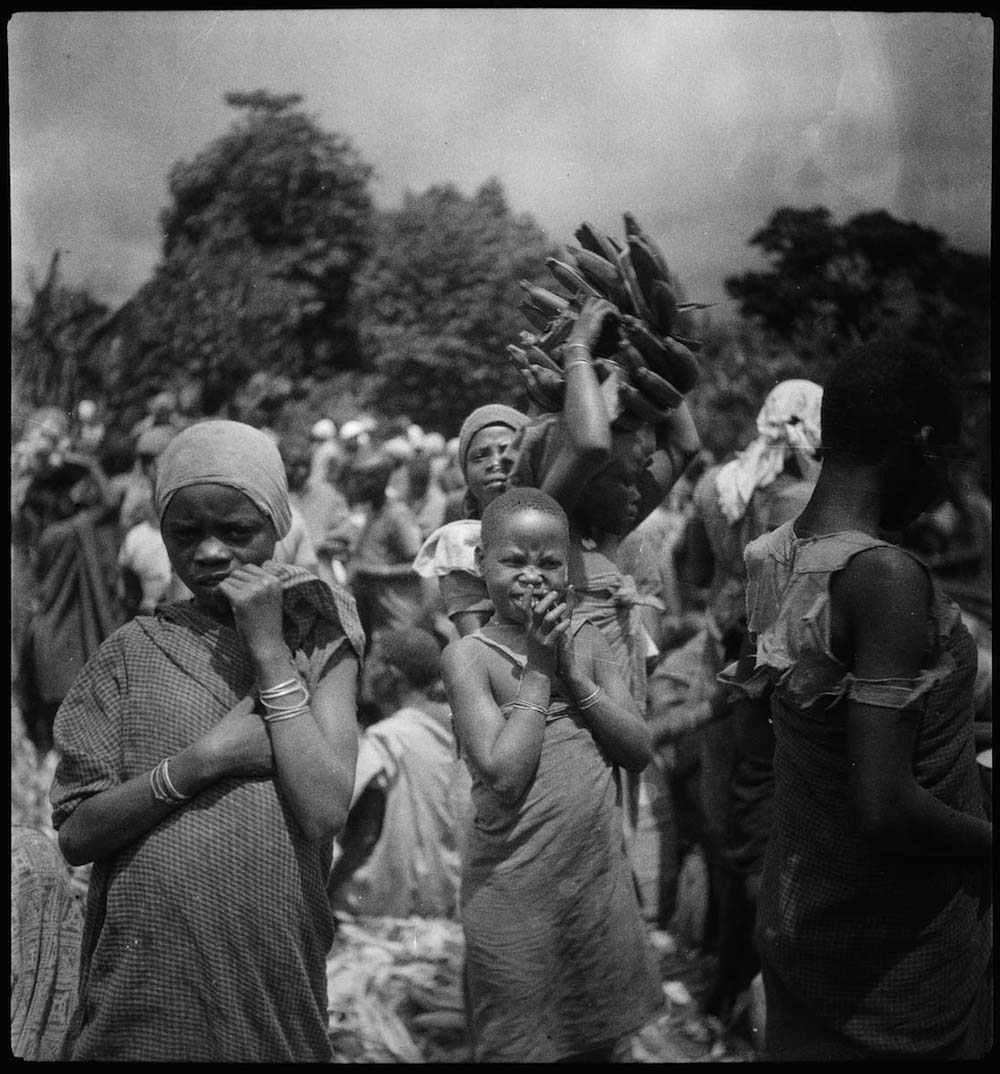 Mädchen auf Markt in Afrika, 1931