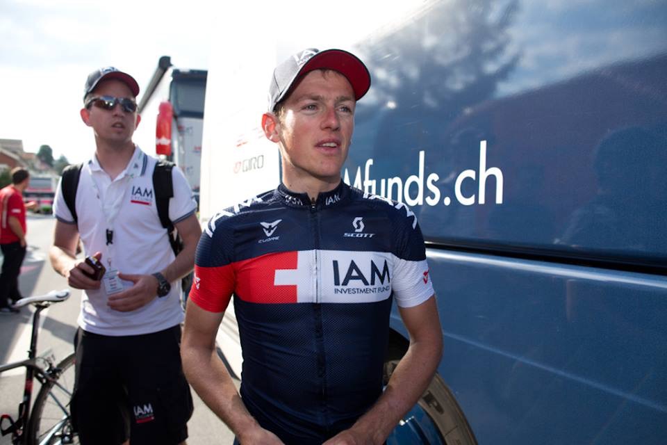 Mathias Frank gemeinsam mit seinem Freund Thomas Winterberg, hier an der Tour de Suisse (Bild: zvg).