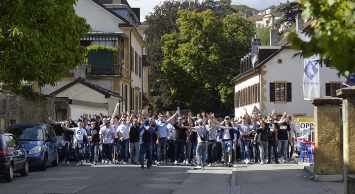 Friedlicher FCL-Fanmarsch vor dem Cupspiel am 19. September in Neuenburg (Bild: Dominik Stegemann).