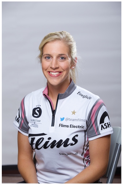 Christine Urech in voller Curling-Montur.