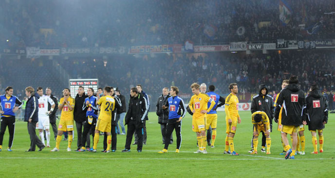 Enttäuschte Gesichter beim FCL nach der Niederlage (Bild: Dominik Stegemann).