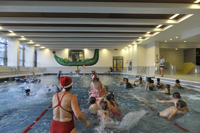 Rund 80 Kinder erfreuten sich am elften Chlausschwimmen der Stadt Zug.