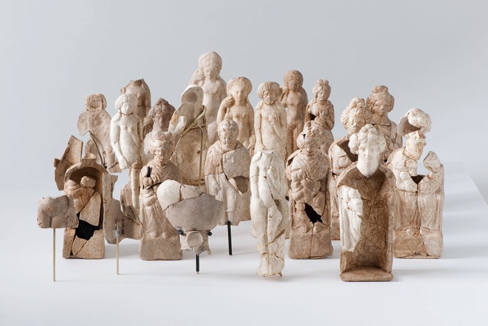 Zu den bedeutendsten Funden aus der römischen Fundstelle Cham-Hagendorn gehören 23 Figuren aus Terrakotta aus dem 3. Jahrhundert. Solche Tonstatuetten finden sich in grösserer Zahl nur in Heiligtümern.