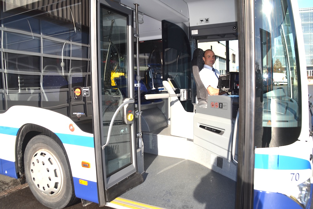 Cipolla in seinem Bus. «Ich wünsche bereits jetzt allen Passagieren schöne Festtage, wenn sie aussteigen», sagt der Chauffeur.