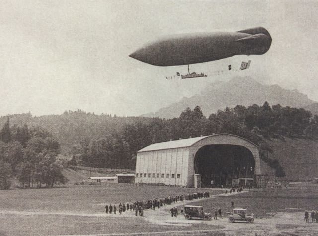 Die Luftschiffhalle um 1910. (Quelle: ZHBLU SoSa, VEa4.Luftschiff.4)