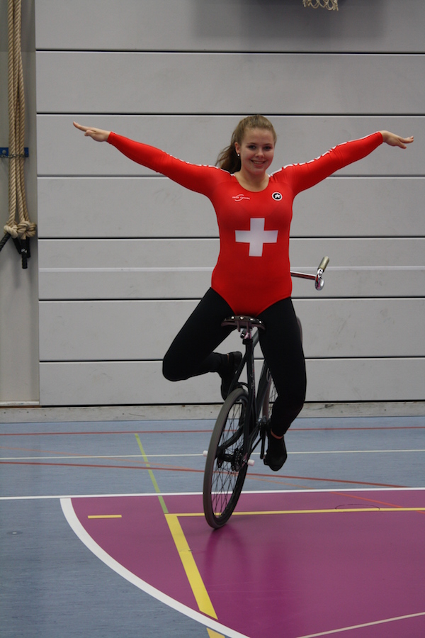 Die Baarerin Leana Hotz ist Schweizer Meisterin im 1er Kunstradfahren. Sie hat gute Chancen, an der Heim-EM starten zu dürfen.