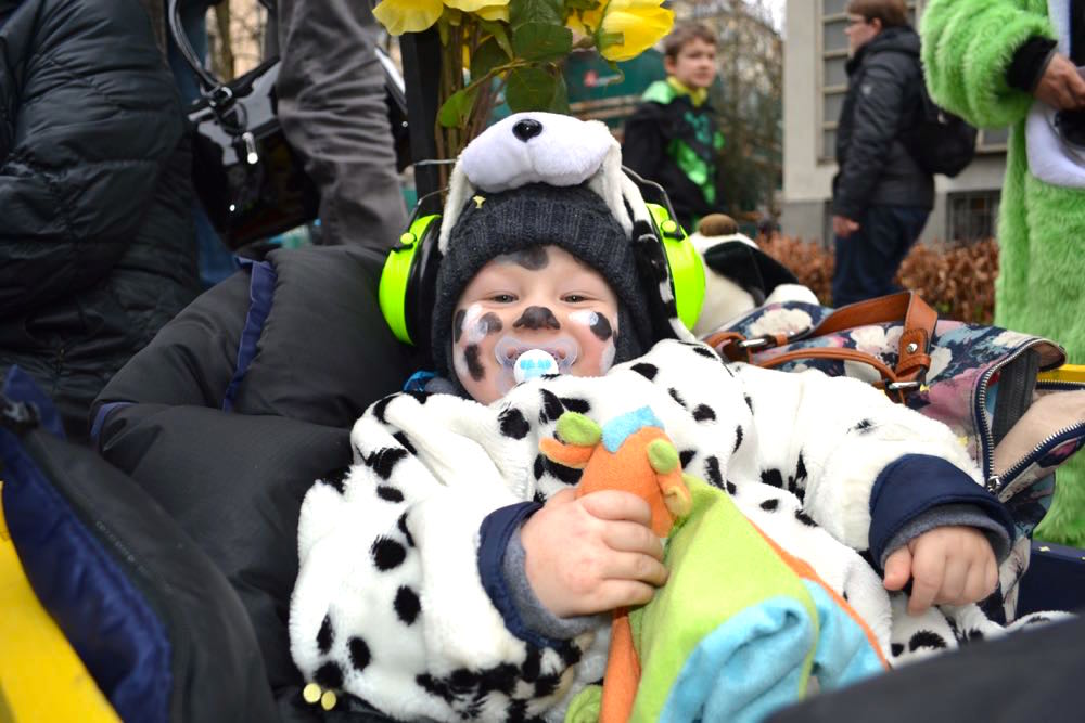 Ilian (3) aus der Stadt Luzern hat es gemütlich.