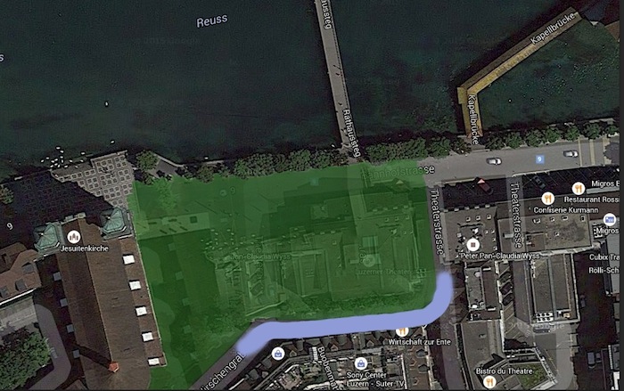 Würde das Theater abgerissen, könnte ein Platz oder Park entstehen. Der Hirschengraben könnte darum herumführen. (Bild: Google Maps)