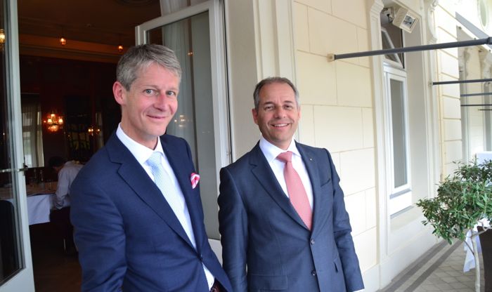 Marcel Perren und Philipp Gmür auf dem Balkon des Grand Casinos Luzern.