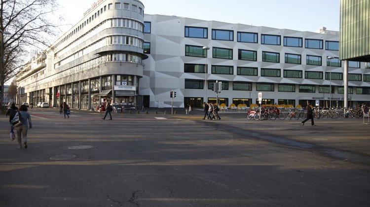 Das Hauptgebäude der Uni Luzern, wie es sich heute präsentiert (Bild: Emanuel Ammon/AURA).