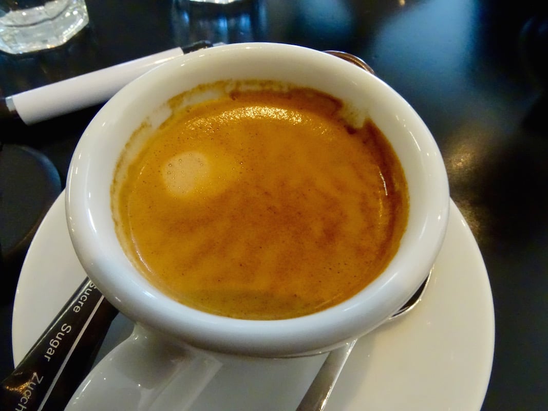 Sogar ein leichtes Tigermuster lässt sich auf dem Espresso des Intermezzo erkennen.