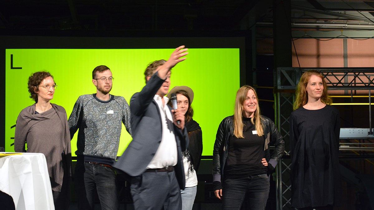 Viele neue Köpfe am Luzerner Theater. Hier sehen Sie v.l.n.r. Susanne Benedek, Hannes Oppermann, Benedikt von Peter (vorne), Friederike Schubert, Julia Reichert und Laura Schmidt.