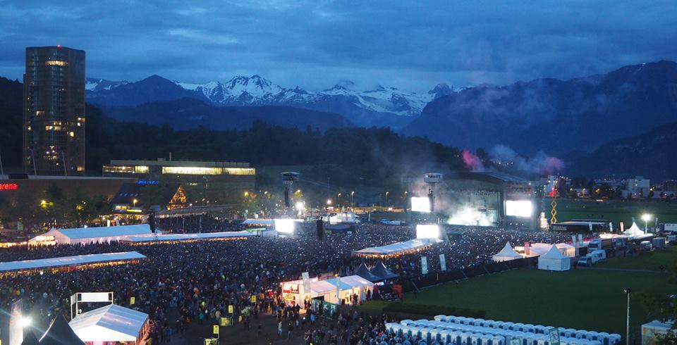 Der Himmel war einigermassen klar, als Rammstein auf der Allmend spielten (Bild: zvg).