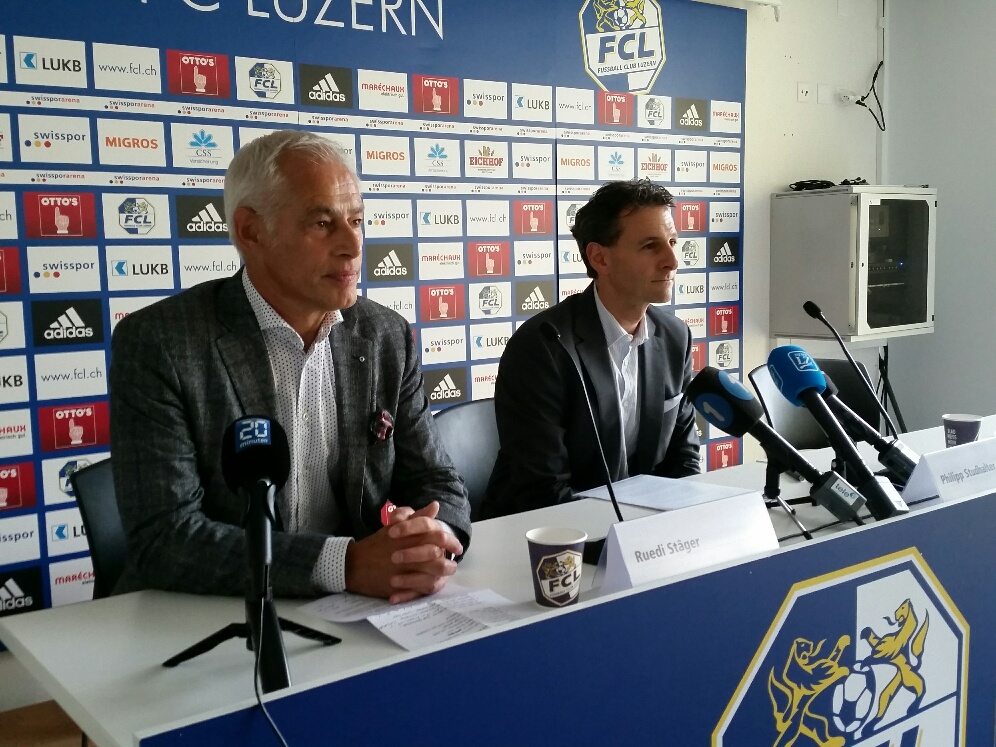 Ruedi Stäger und Philipp Studhalter geben den Medien Auskunft.