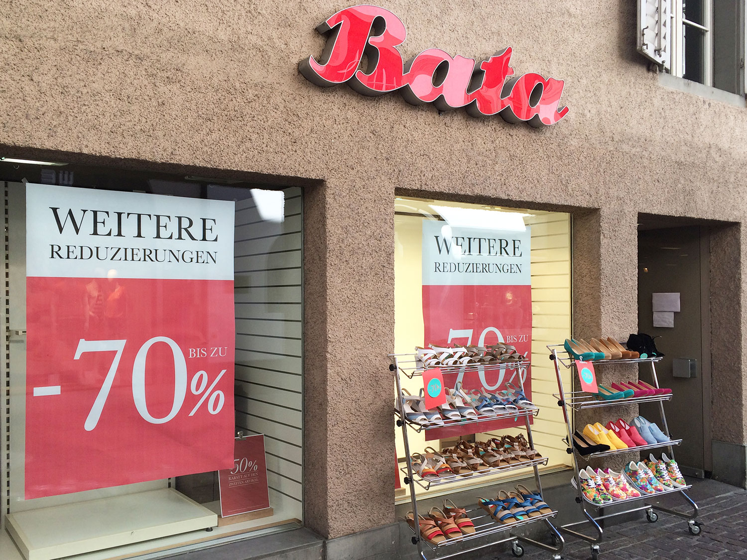 Ausverkauf auch für Bata am Hirschenplatz: Ende August schliesst die Kette diesen Laden.  (Bild: jwy)