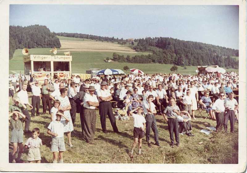 Die Fliegerei lockte schon in den 60er-Jahren Hunderte von Menschen auf den Flugplatz Beromünster. (Bild: zvg)