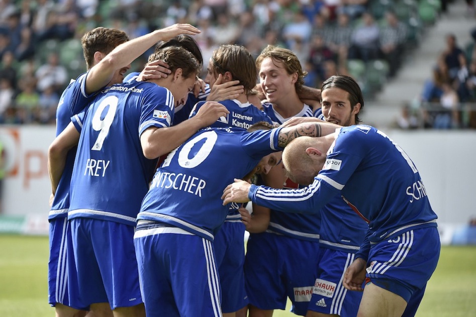 Beim zweitletzten Spiel der vergangenen Saison gegen den FC St. Gallen machte der FCL alles klar. Hier jubeln die Spieler.