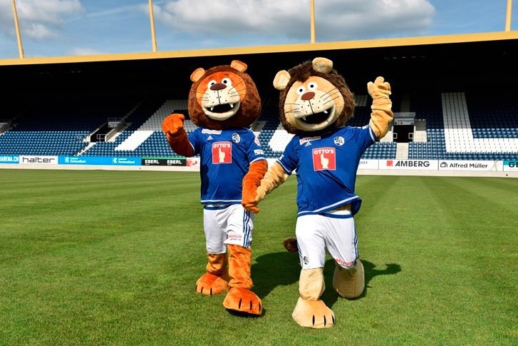 Die beiden FCL-Maskottchen haben zwar ein neues Aussehen erhalten, aber keine neuen Namen. Links Siegfried, rechts Leu. Oder umgekehrt.