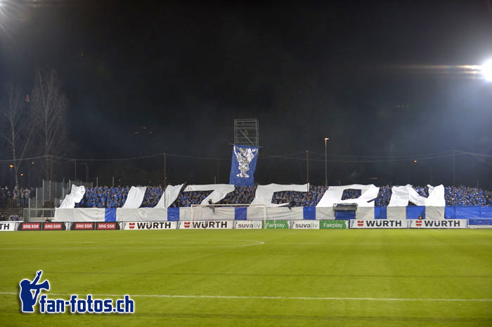 Mit grossen weissen Lettern wurde klar, in welcher Kurve die FCL-Fans sich eingerichtet hatten (Bild: fcl.fan-fotos.ch / Dominik Stegemann)