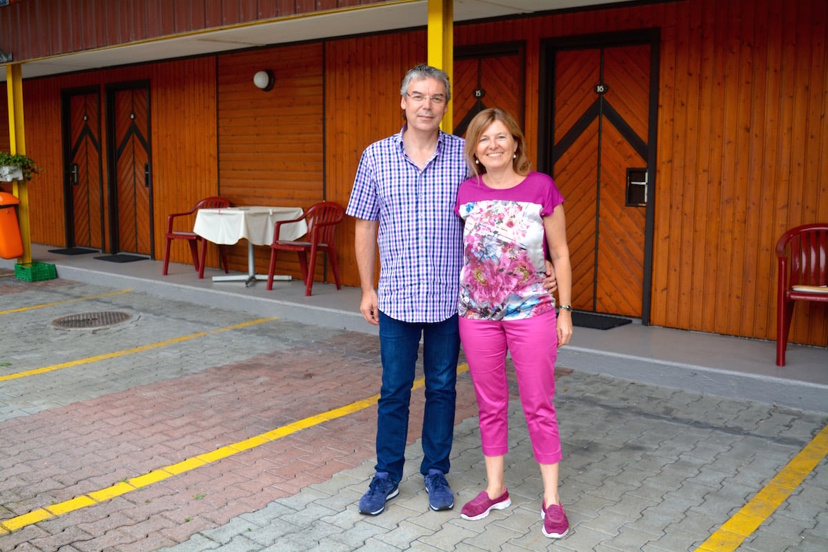 Ursula Röllin und Roger Landtwing sind die Besitzer des Motel Sihlbrugg. Womöglich aber nicht mehr lange.