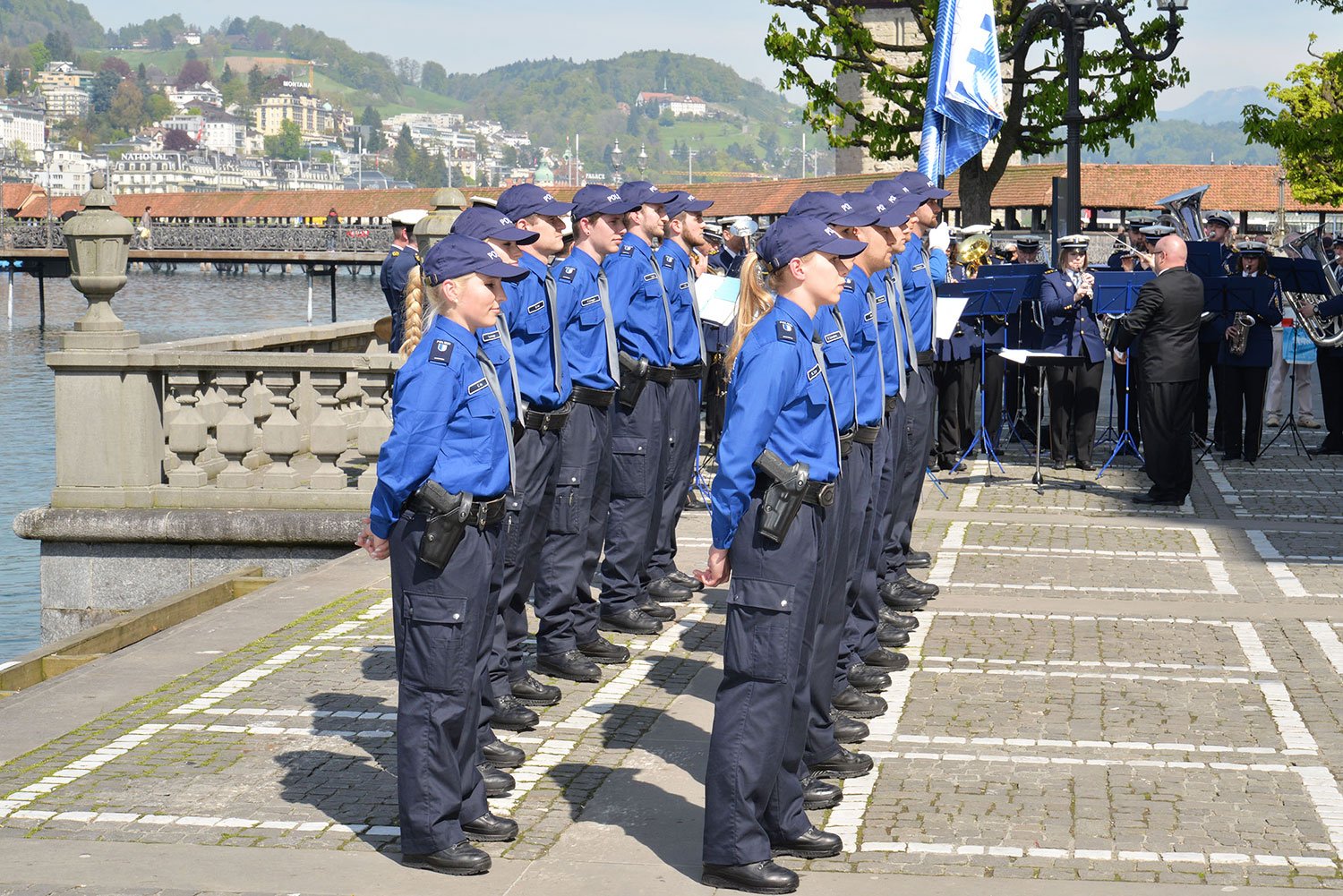 Ist das Aufgabe des Kantons? Feierliche Vereidigung von Polizisten im April 2016.  (Bild: Kanton Luzern)