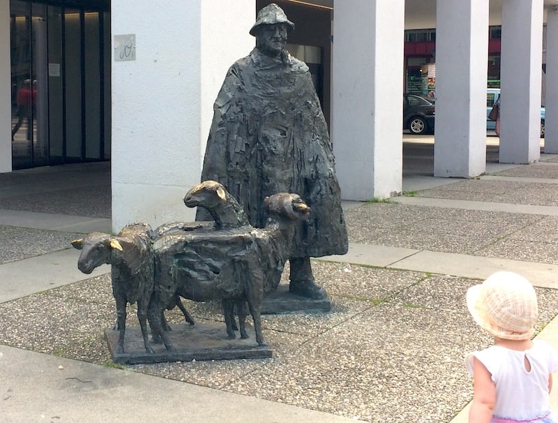 Brems Skulptur vor dem Luzerner Theater. (Bild: jav)