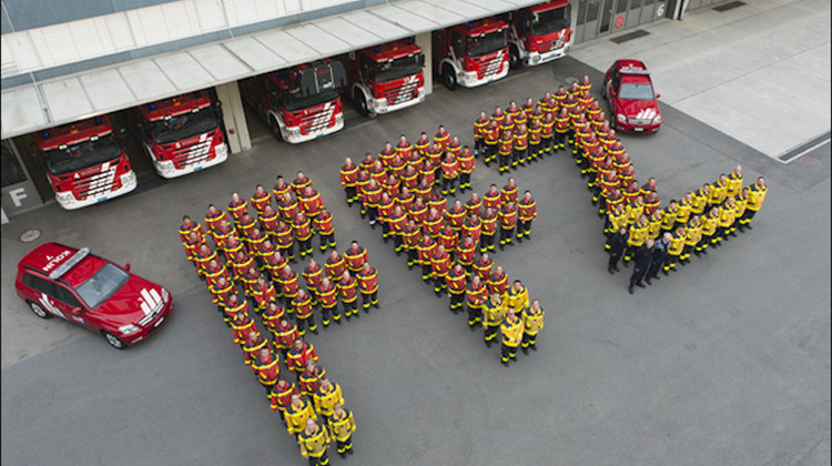 <p>Die Feuerwehrmänner und -frauen der Freiwilligen Feuerwehr Zug (FFZ). Als Zuger Ortsfeuerwehr leisten sie ihre Dienste für den Verein unentgeltlich.</p>