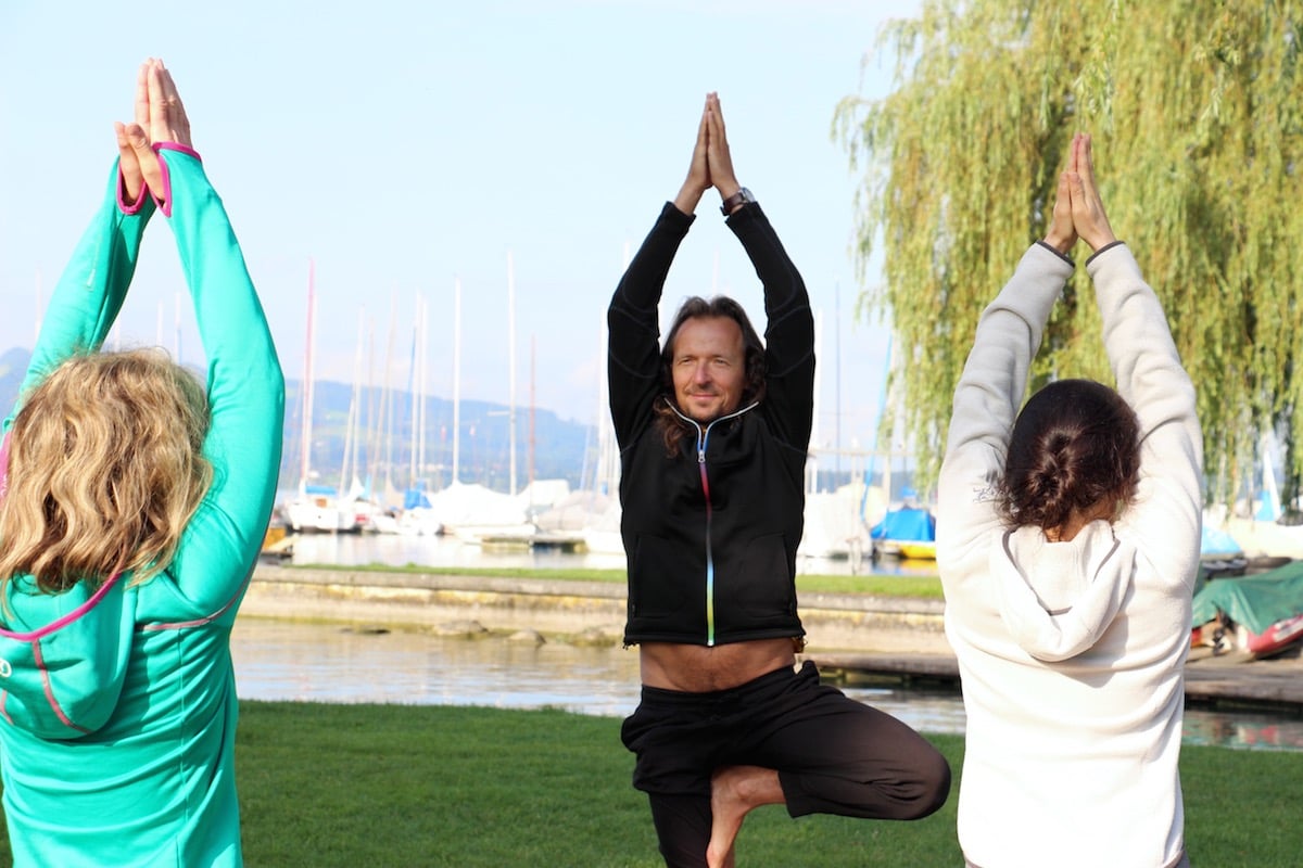 Hansjürg Binzegger unterrichtet nun seit 13 Jahren in Zug Yoga. (Bild: wia)