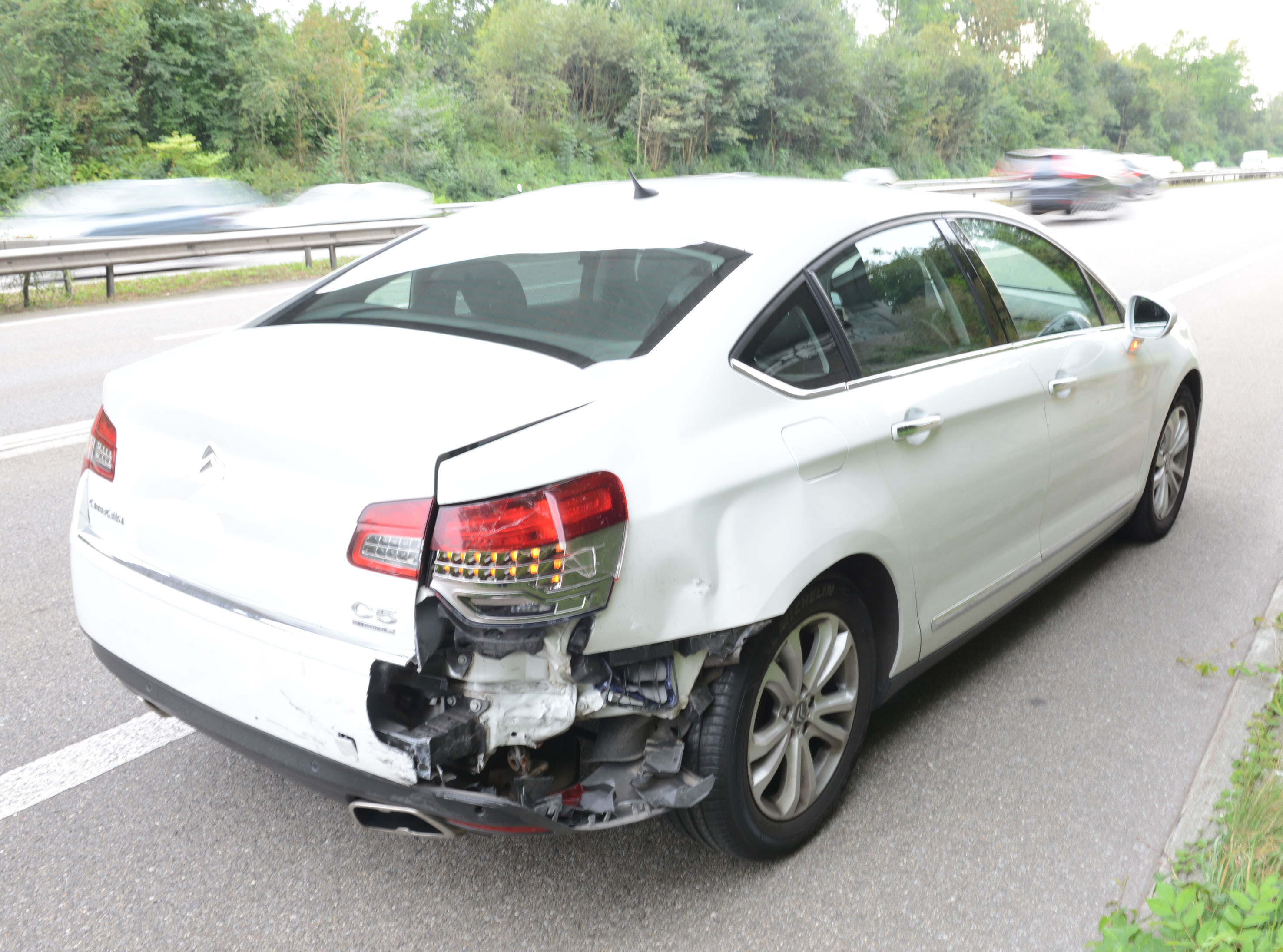 Eines von drei verunfallten Autos.  (Bild: Luzerner Polizei)