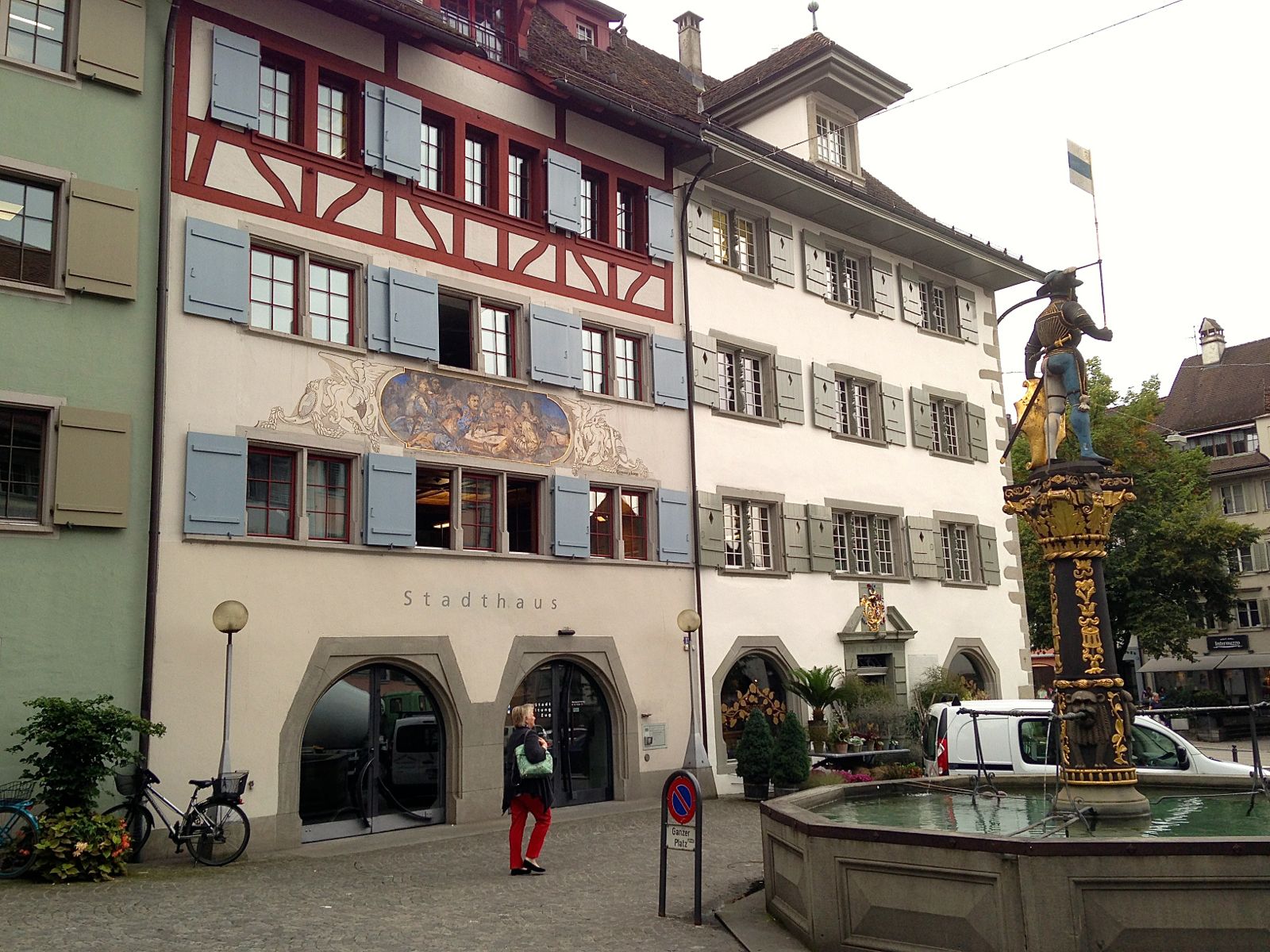 Das historische Stadthaus am Kolinplatz soll nach dem Willen der Befürworter der Doppelinitiative für ewige Zeiten der Sitz der Stadtverwaltung bleiben.
