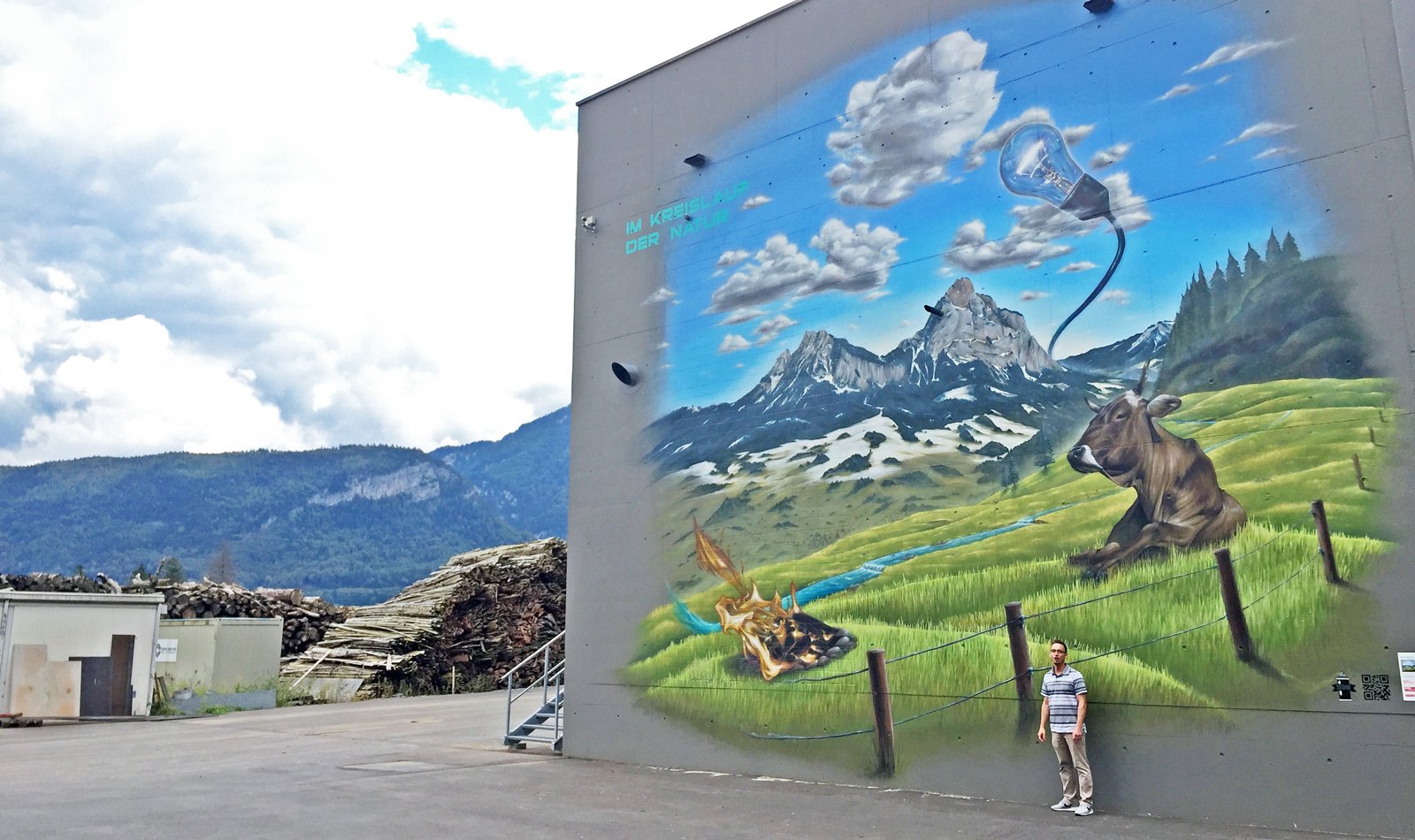 Auch diesem Kraftwerk im Kanton Schwyz hat er mit seiner Kunst neues Leben eingehaucht.