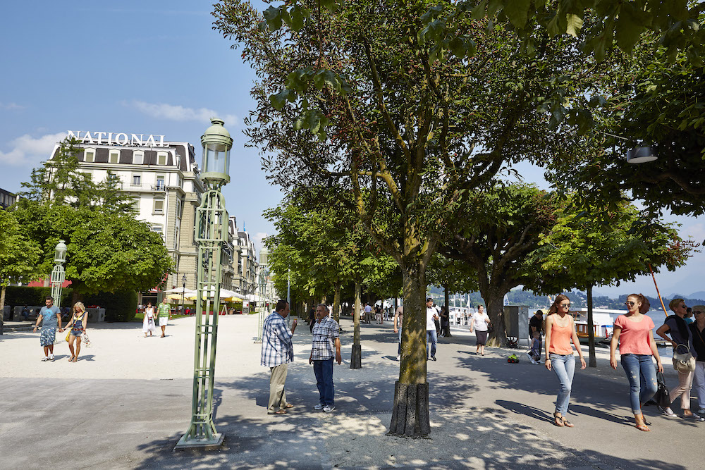 Am Quai zwischen Luzernerhof und Verkehrshaus gilt ein Fahrverbot für Velos. (Bild: Emanuel Ammon/AURA)