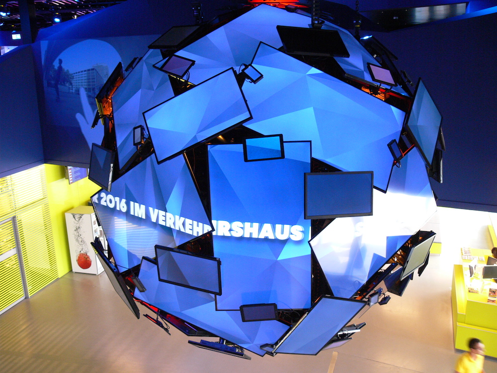 Der «Media Globe», das Herzstück der neuen Ausstellung Media World im Verkehrshaus der Schweiz in Luzern.