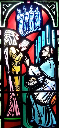 Kirchenfenster in der Bishop Marty Memorial Chapel, Yankton, Süddakota. (Foto: Manuel Menrath)