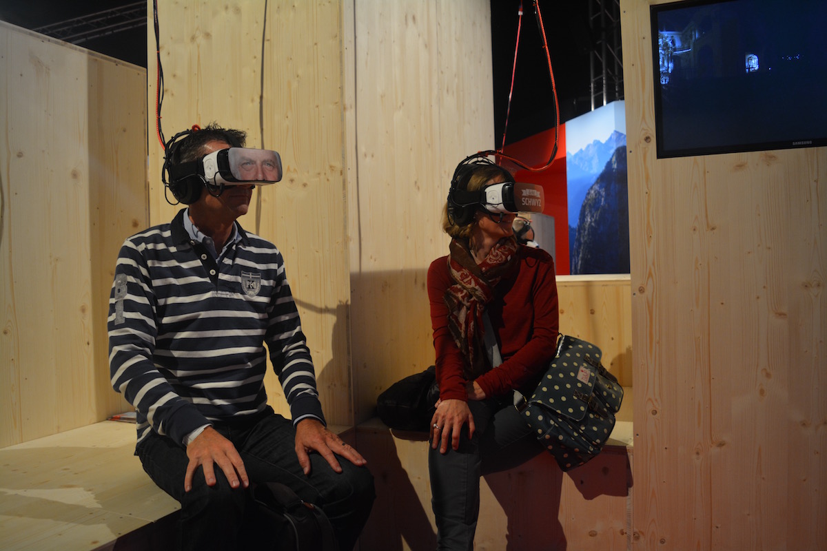 Wandern und trotzdem sitzen bleiben: Der Gastkanton Schwyz machts mit Virtual Reality möglich.