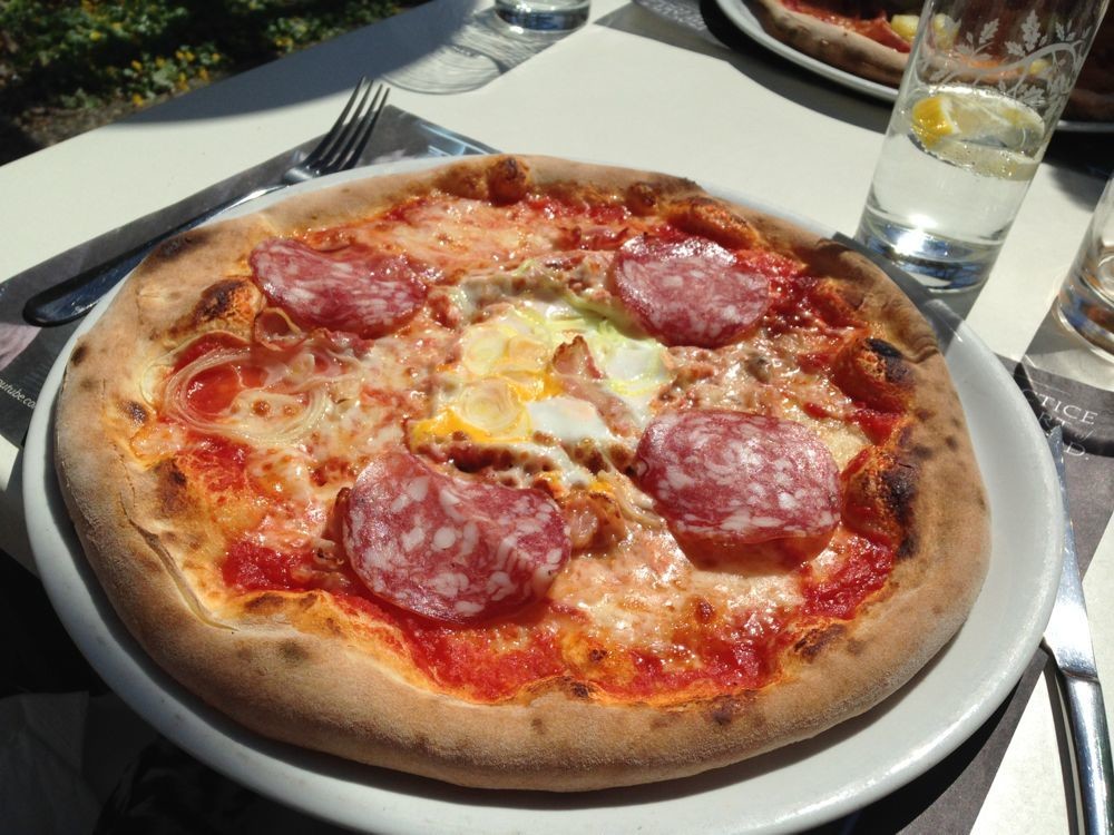 Die Vulkan-Pizza Vesuvio.