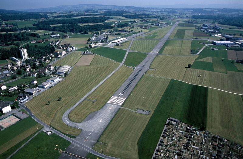 Der Flugplatz Emmen aus der Vogelperspektive. (Bild: Emanuel Ammon/AURA)