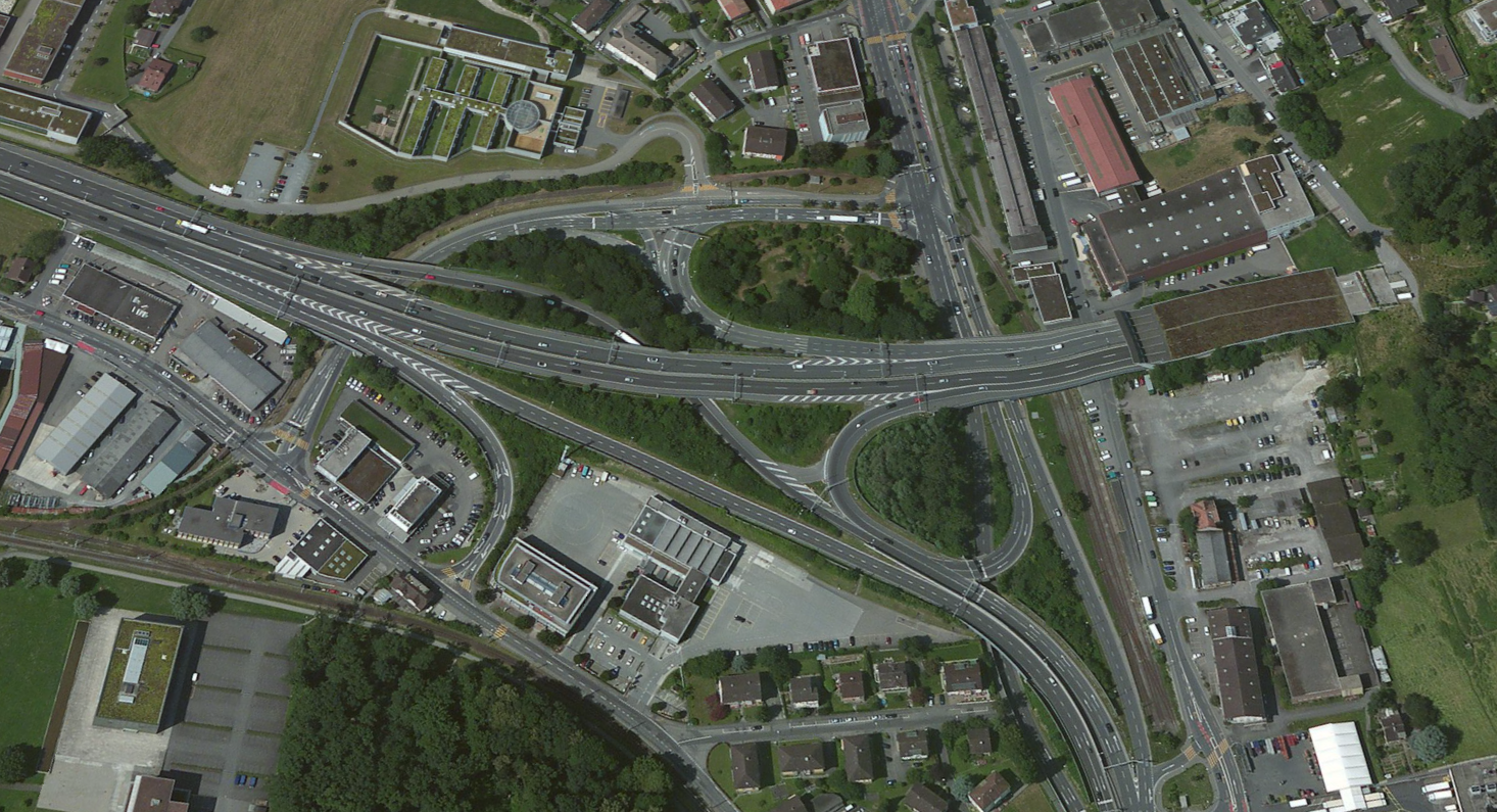 Durch den Bypass würde die Ein-/Ausfahrt zum Sonnenbergtunnel doppelt so breit. Deshalb fordert die Gemeinde Kriens eine Überdeckelung dieses Abschnitts.