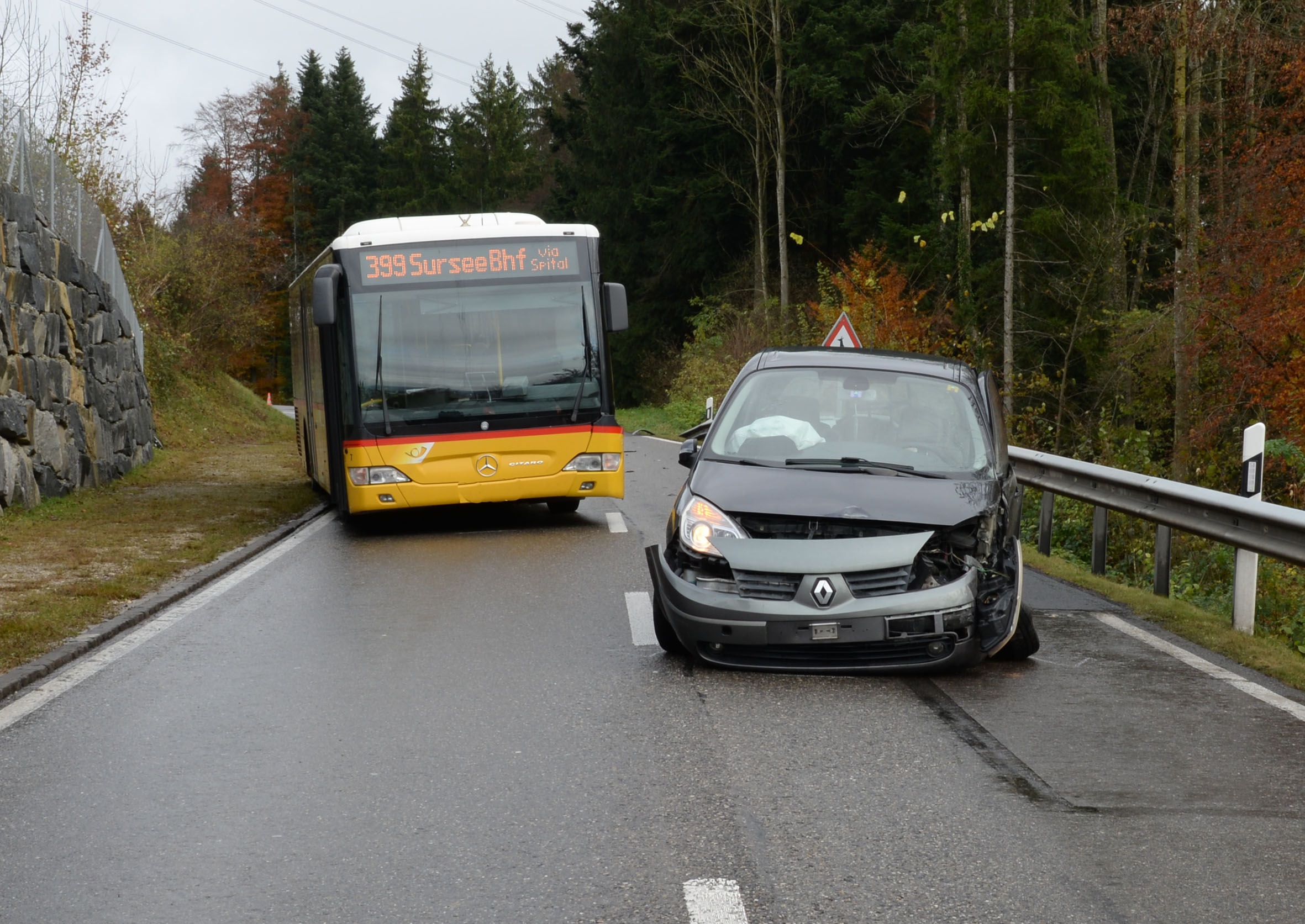 Drei Fahrzeuge kollidierten bei Schenkon in Luzern, verletzt wurde niemand.