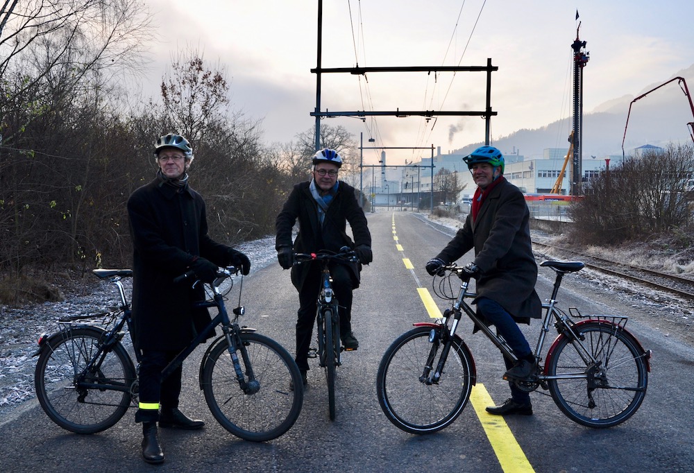 Feiern die Eröffnung, von links nach rechts: Adrian Borgula (Luzerner Stadtrat), Thomas Glatthard (Gebietsmanager Luzern Süd) und Cyrill Wiget (Gemeindepräsident Kriens)