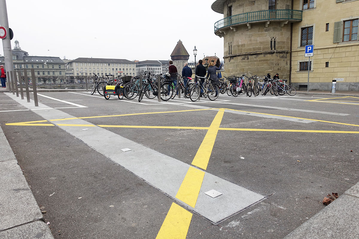 Hier bleibt Platz für den Güterumschlag, bei Bedarf könnte der Veloparkplatz erweitert werden.