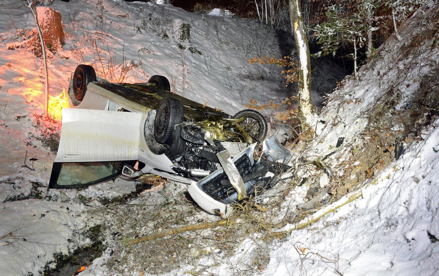 Der Lenker dieses Autos verletzte sich beim Unfall in Hildisrieden leicht.