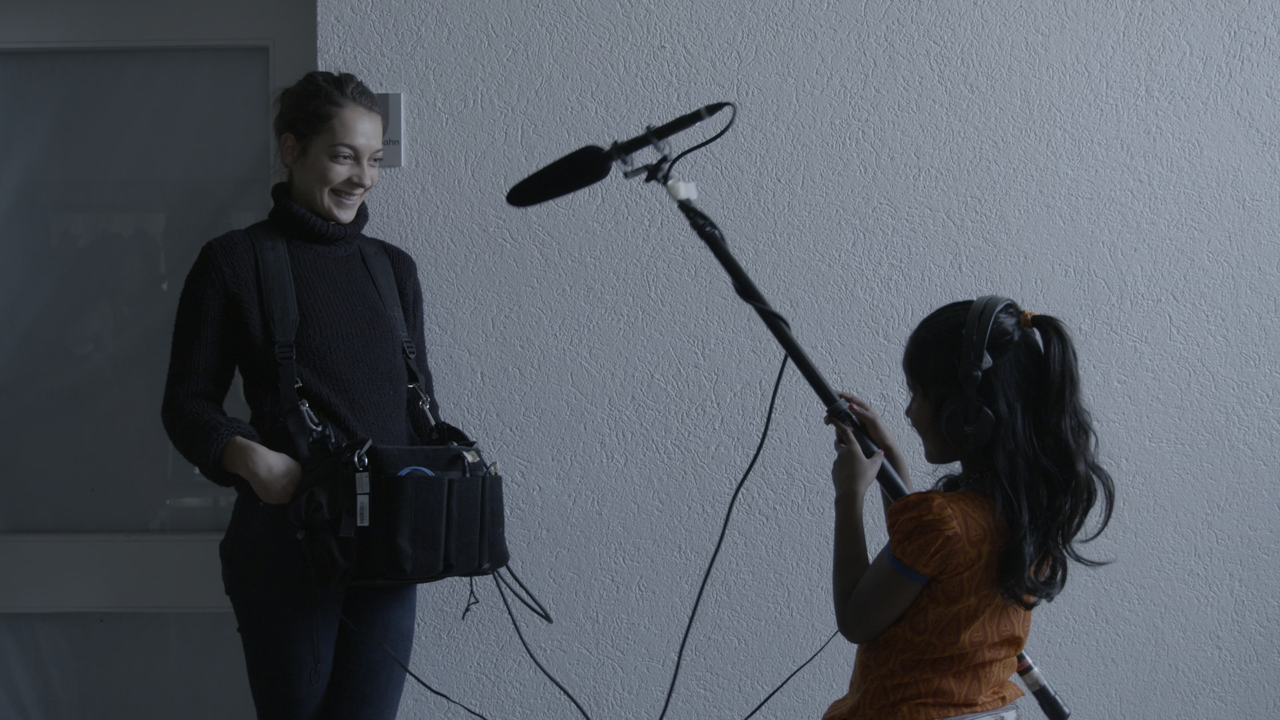 Lena Mäder während den Aufnahmen mit Apsarah, die im Film mitspielt.